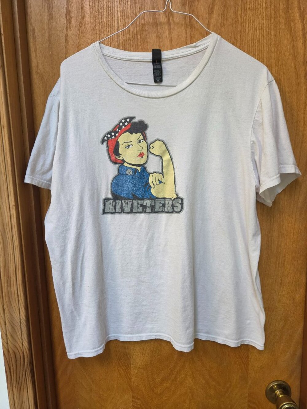 VINTAGE ROSIE THE RIVETAR T SHIRT HAS SOME WEAR SIZE XL